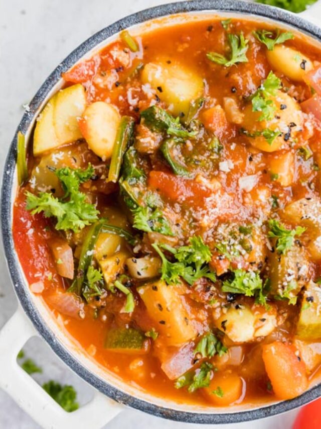 Deliciously Keto Minestrone Soup to Keep You Warm & Healthy - Ketofocus