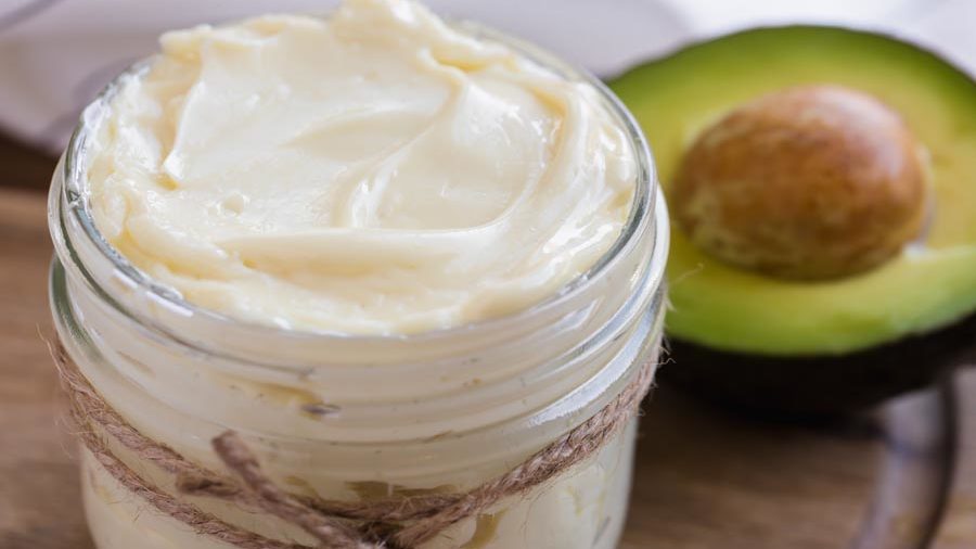 https://www.ketofocus.com/wp-content/uploads/keto-avocado-mayo-1-900x506.jpg