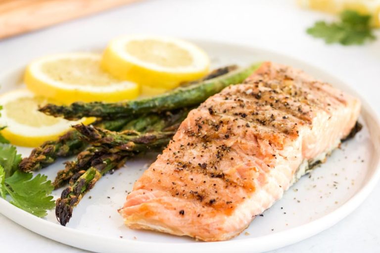 Easy Grilled Salmon - Less than 10 mins - Ketofocus